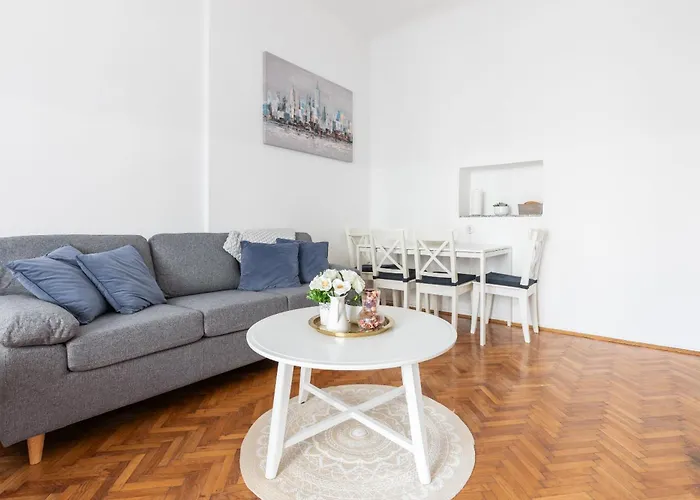 City Center Pearl 3 - Prime Location!