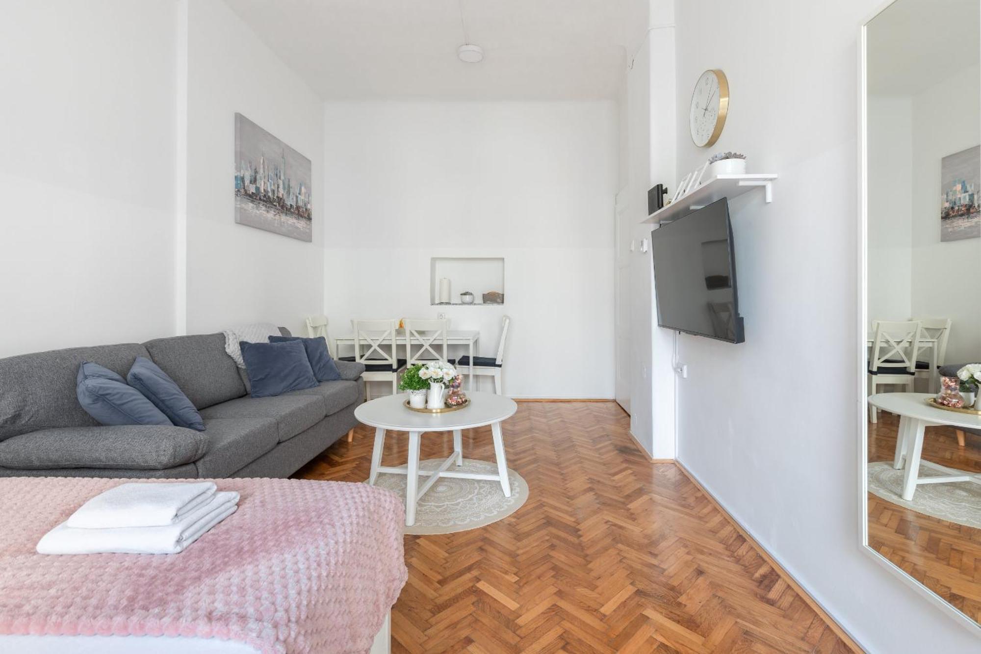 Center Pearl 3 - Prime Location!